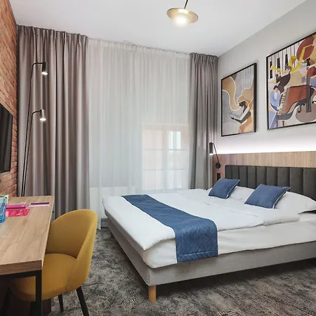Hotel Halo 4*
