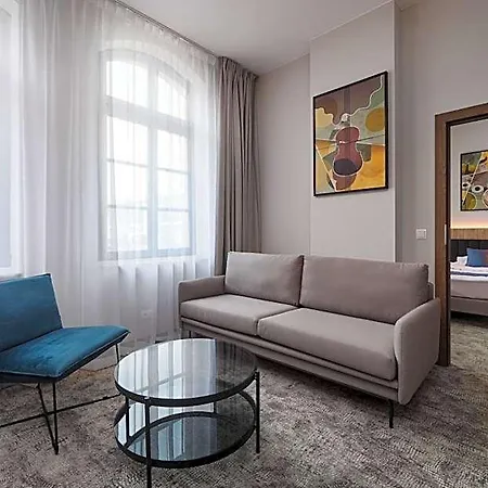 Halo Hotell 4*